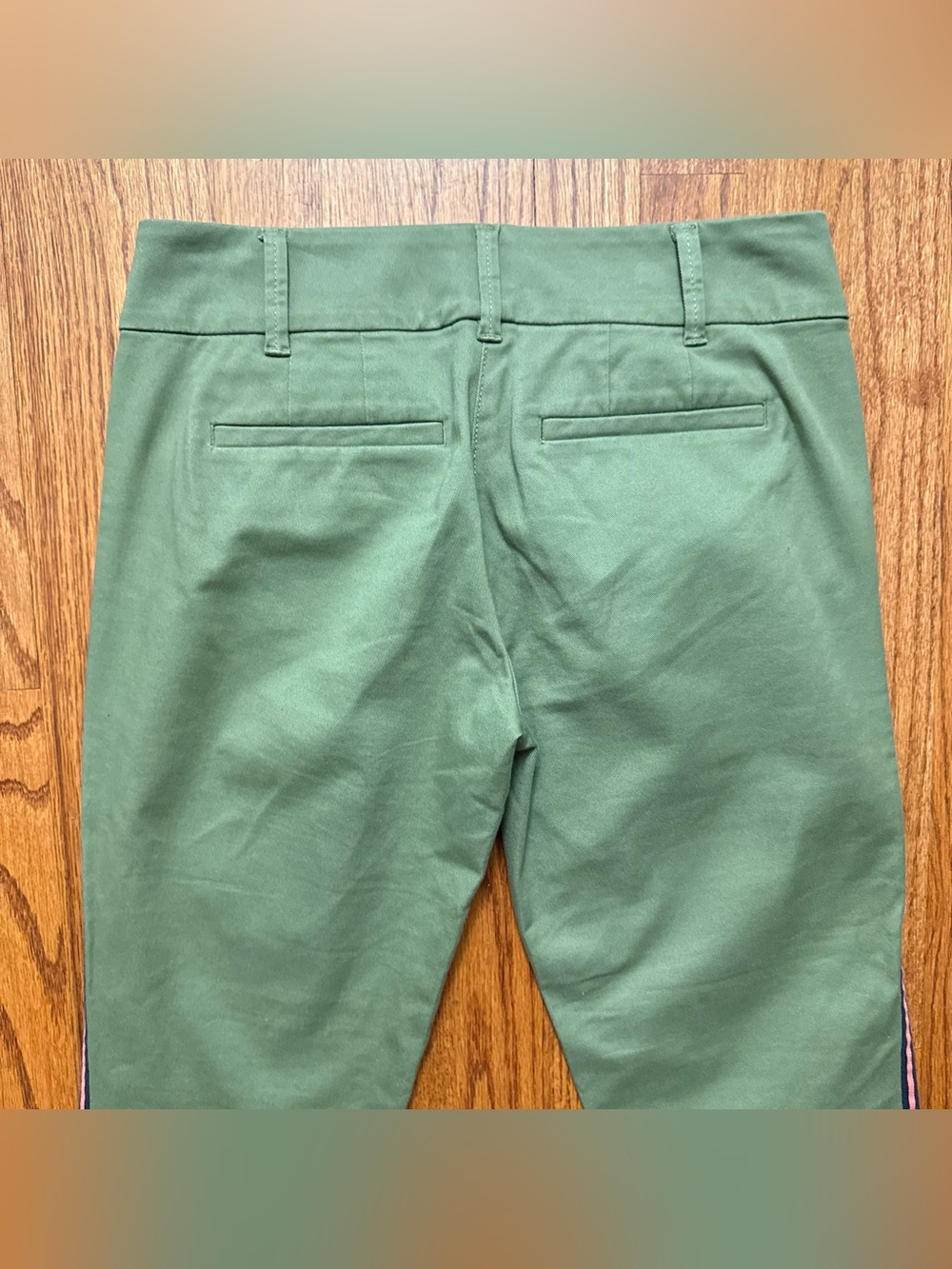 LOFT Modern Chino Crop pants in Olive Green with Side Stripes size 0 - Picture 7 of 12